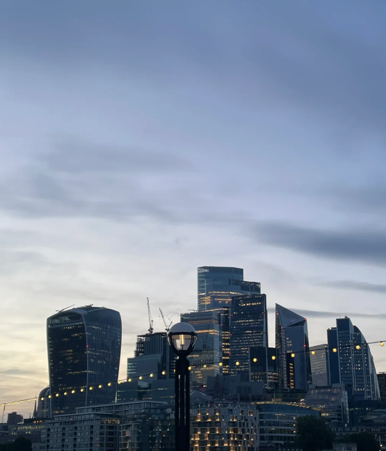 Early sunshine, soft breeze, and endless possibilities. 🌞🍃 It’s the kind of morning that whispers, “you got this.” 💛✨ #MorningMood