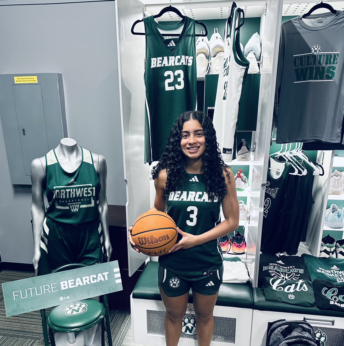 KeaOnna Worley (@keaonnaworley) on Twitter photo Thank you <a href="/nw_ameyer/">Austin Meyer</a> and <a href="/coachDTuck/">Daryle Tucker, M.S., M.Ed.</a> for having on campus for a visit! <a href="/nwbearcatwbb/">Bearcat WBB</a> <a href="/MoPhenomIOWA/">Missouri Phenom - Iowa</a> Thank you <a href="/nw_ameyer/">Austin Meyer</a> and <a href="/coachDTuck/">Daryle Tucker, M.S., M.Ed.</a> for having on campus for a visit! <a href="/nwbearcatwbb/">Bearcat WBB</a> <a href="/MoPhenomIOWA/">Missouri Phenom - Iowa</a>