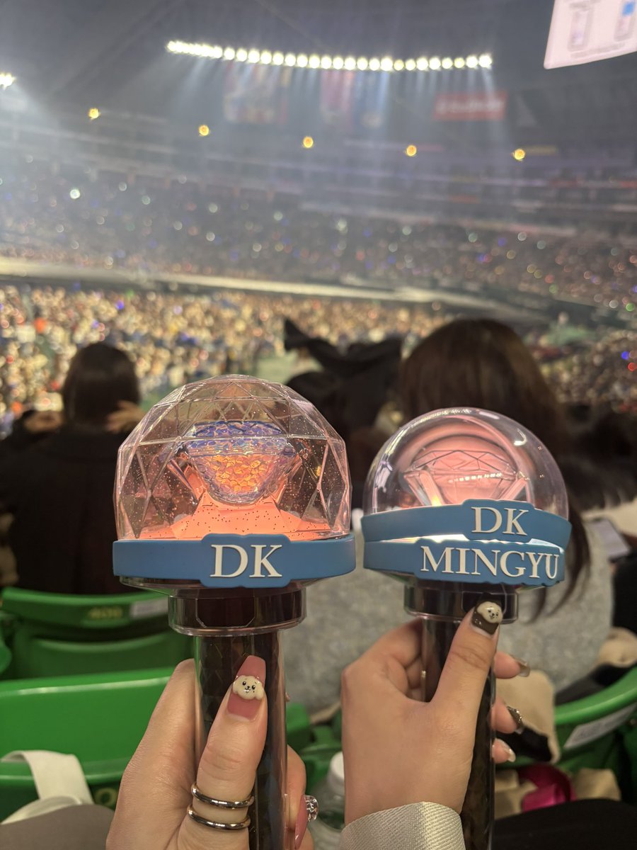 dk_uli218's tweet photo. 241221.22
SEVENTEEN WORLD TOUR
RIGHT HERE in FUKUOKA

🎄🎁🎤✨ https://t.co/9mA6PQnJmu