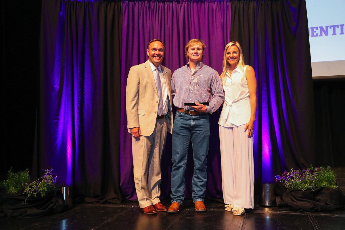 TarletonSports's tweet image. The first Oscar P Award we will announce is our Presidential Scholar of the Year! 

𝐂𝐨𝐧𝐠𝐫𝐚𝐭𝐬 to our Female and Male winners, Sydney Rouillard (Women’s Soccer) and Tyson Drake (Baseball) 🏆