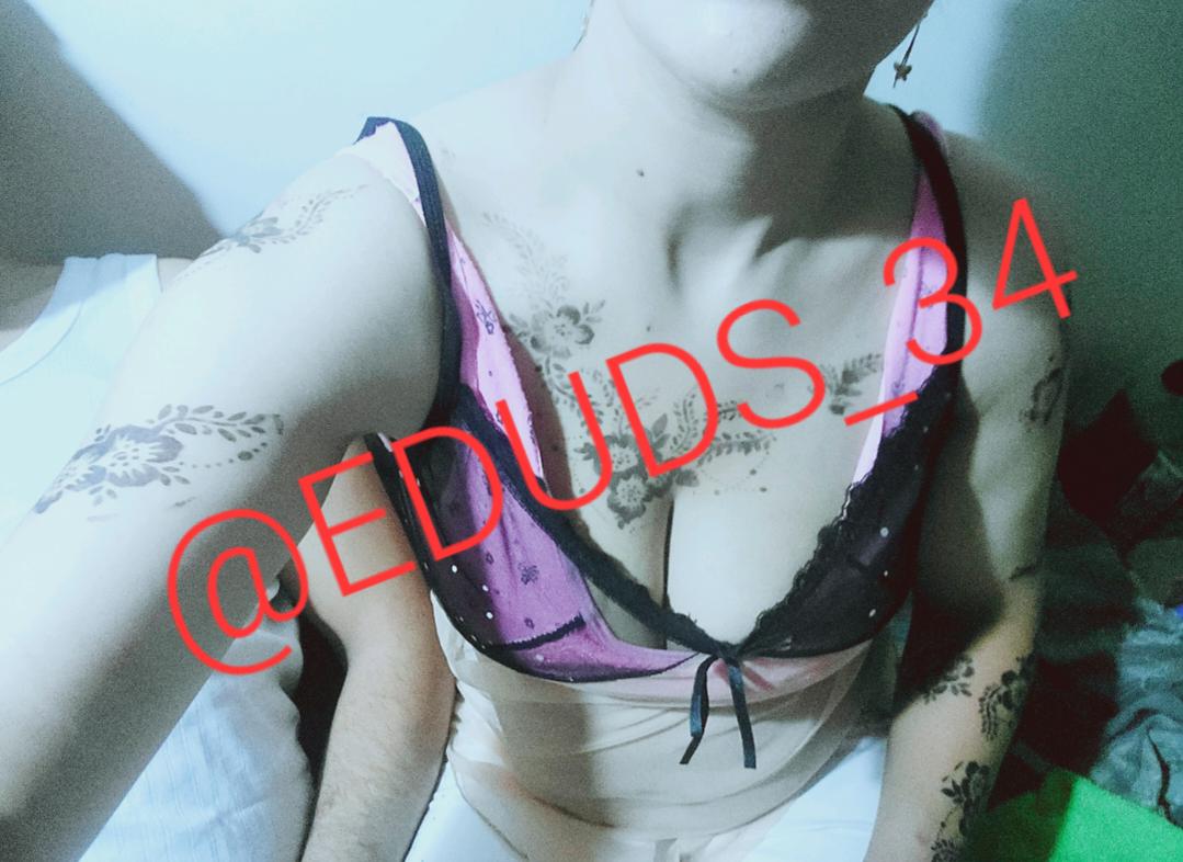 مع احلا صديق من المتابعين