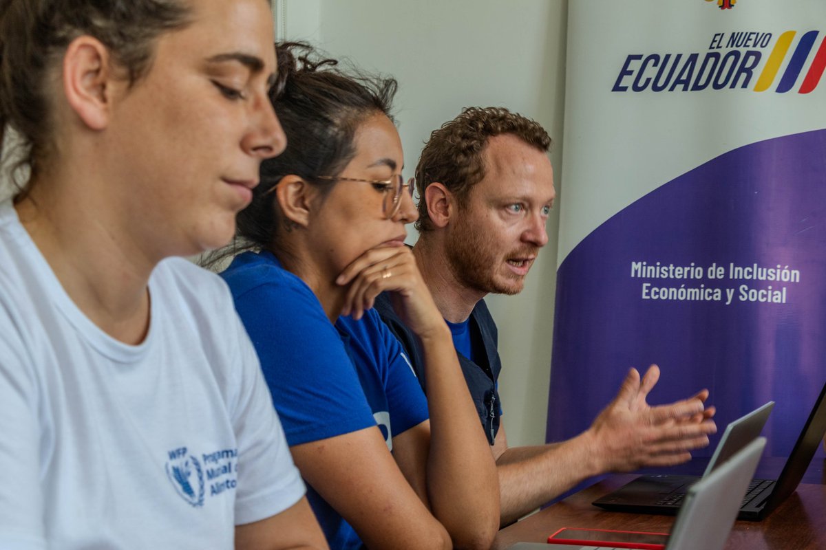 Iniciamos las coordinaciones para brindar asistencia alimentaria a las familias afectadas por el derrame de petróleo en Esmeraldas. 🦺
Cerca de 3000 hogares vulnerables de las zonas más afectadas recibirán esta asistencia humanitaria.