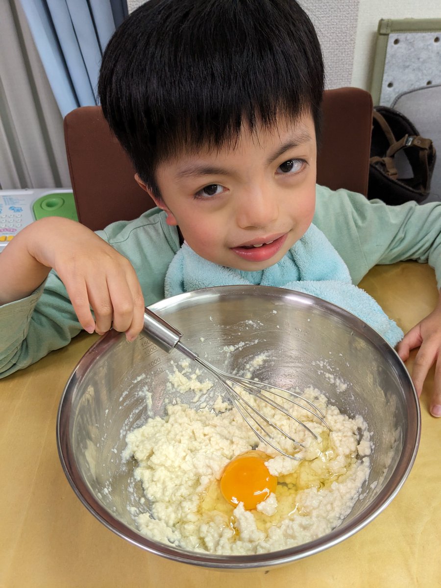 みんなで豆腐ドーナツをつくりました♪
と～ってもおいしかったね😋