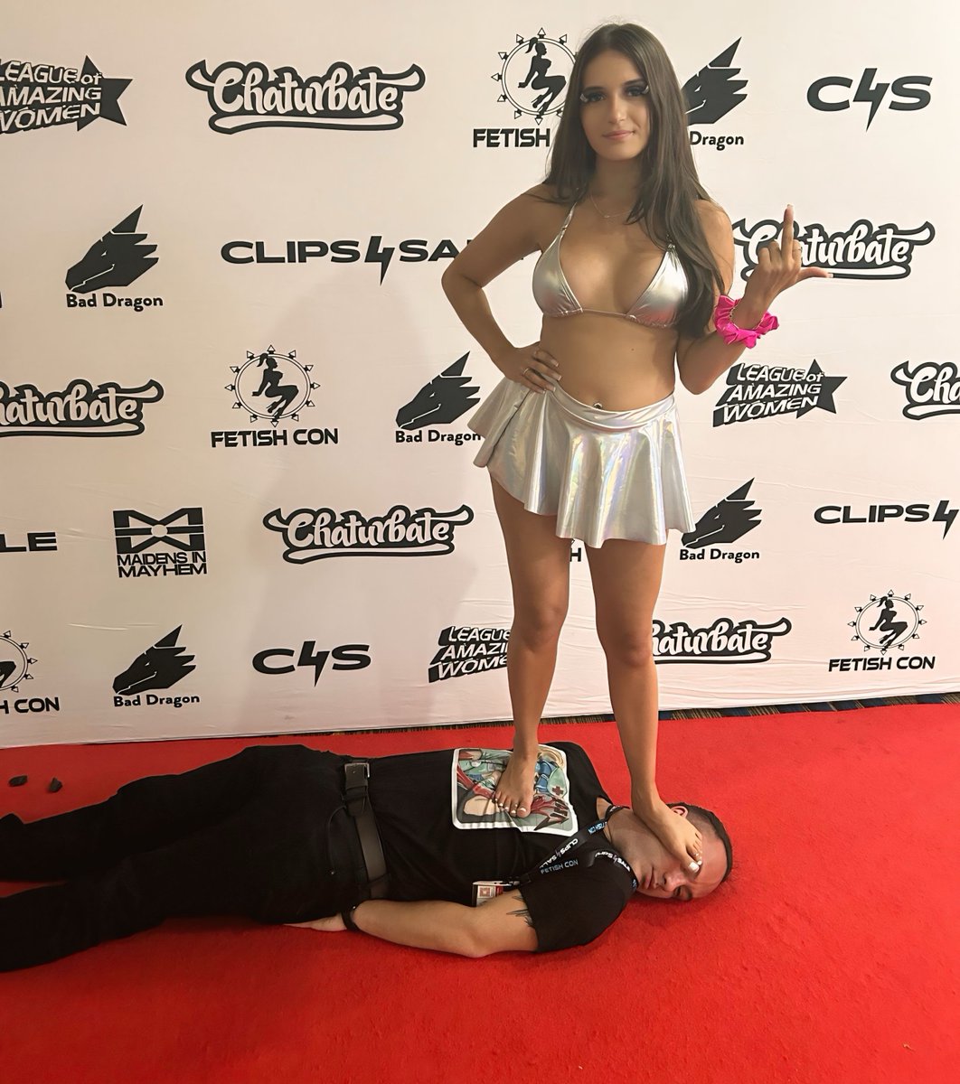 AvaRowen's tweet photo. So excited for Fetcon again this year 🩶 https://t.co/7f6Qilv5iu