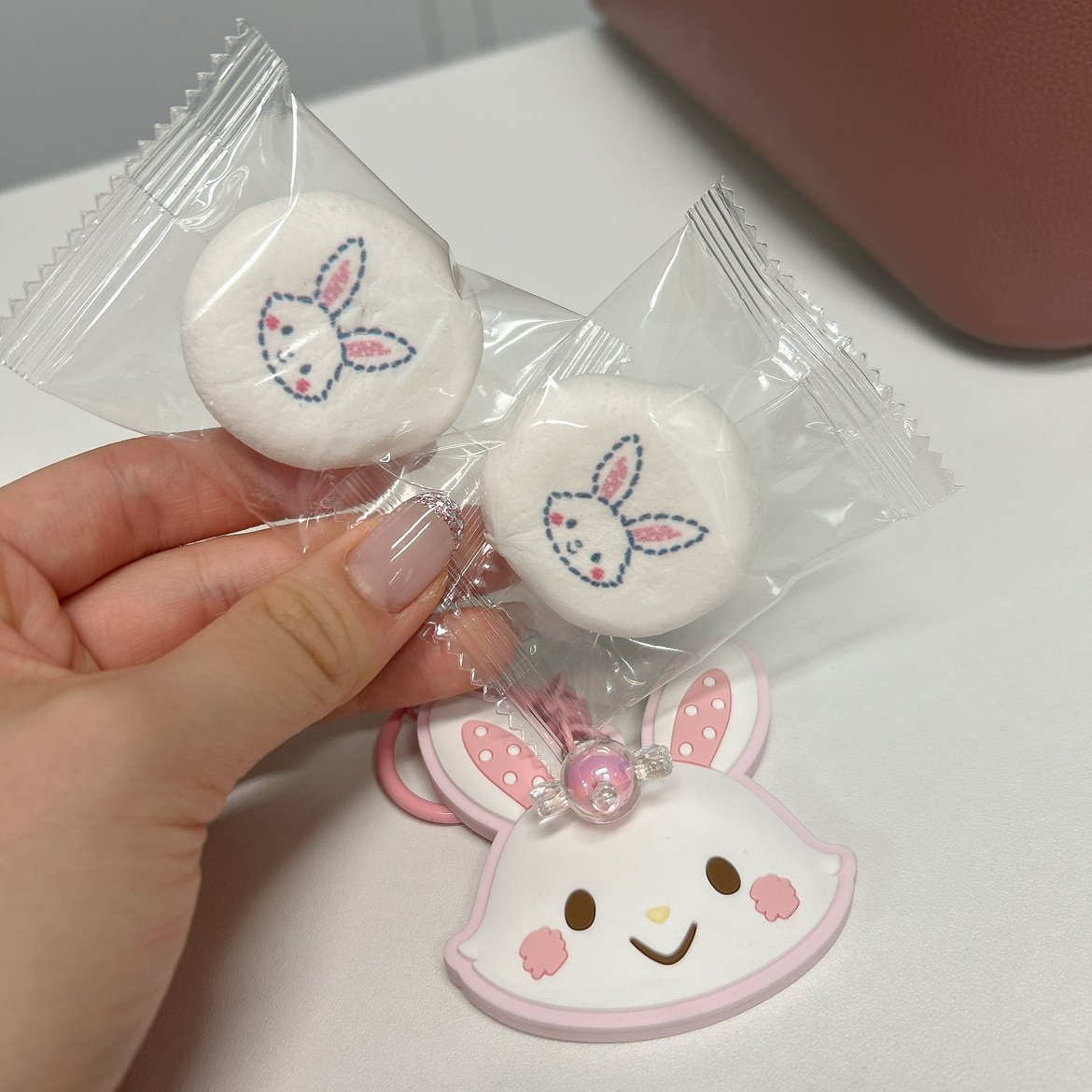 おはようございます☀
湘南美容クリニック新卒採用担当です🍬

今日のおやつはメルちゃんのマシュマロです🐇
大阪市の天気は曇り☁
水曜日、週の折り返し地点ですね！
今日も頑張りましょう✨

#企業公式が毎朝地元の天気を言い合う
#企業公式が朝の挨拶を言い合う