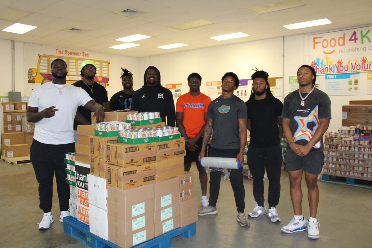 Assisted unloading a truck load of food today!! It’s so great to see how much work goes into helping to provide for kids in need. Blessed to be a part! Donate at the link! <a href="/F4KNFL/">Food4Kids Florida</a> @FL_Victorious #FVFoundation <a href="/RIPAAssociates/">RIPA & Associates, LLC</a>

food4kidsfl.org/donate/
