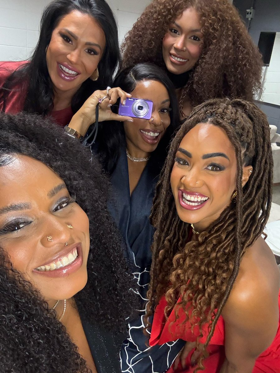 Alguém avisaaa, são ELAS! 

As pretas da edição em nova foto… quando se juntam, não tem pra ninguém! Lindas, potentes e inesquecíveis! 🤎✨

<a href="/GraOficial/">Gracyanne Barbosa 🥚</a> <a href="/GiJacobina_/">Giovanna Jacobina 🐈‍⬛</a> <a href="/eumonabonita/">eumoninha</a> <a href="/aline_patriarca/">Aline Patriarca 🌪️</a> 

#EquipeMilla | #BBB25