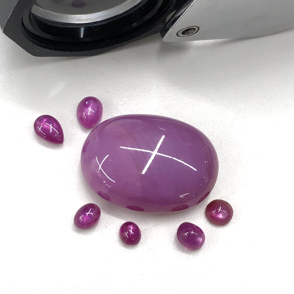 KishunOfficial's tweet image. 小さいスタールビーも特価で出品しようと思います！🫶
(バカデカいのも見えてますが😁)

次回ポケシュン出展;5月9〜11日の
御徒町ミネラルマルシェまでしばしお待ちください🙏
#starruby #蛍光 #レア