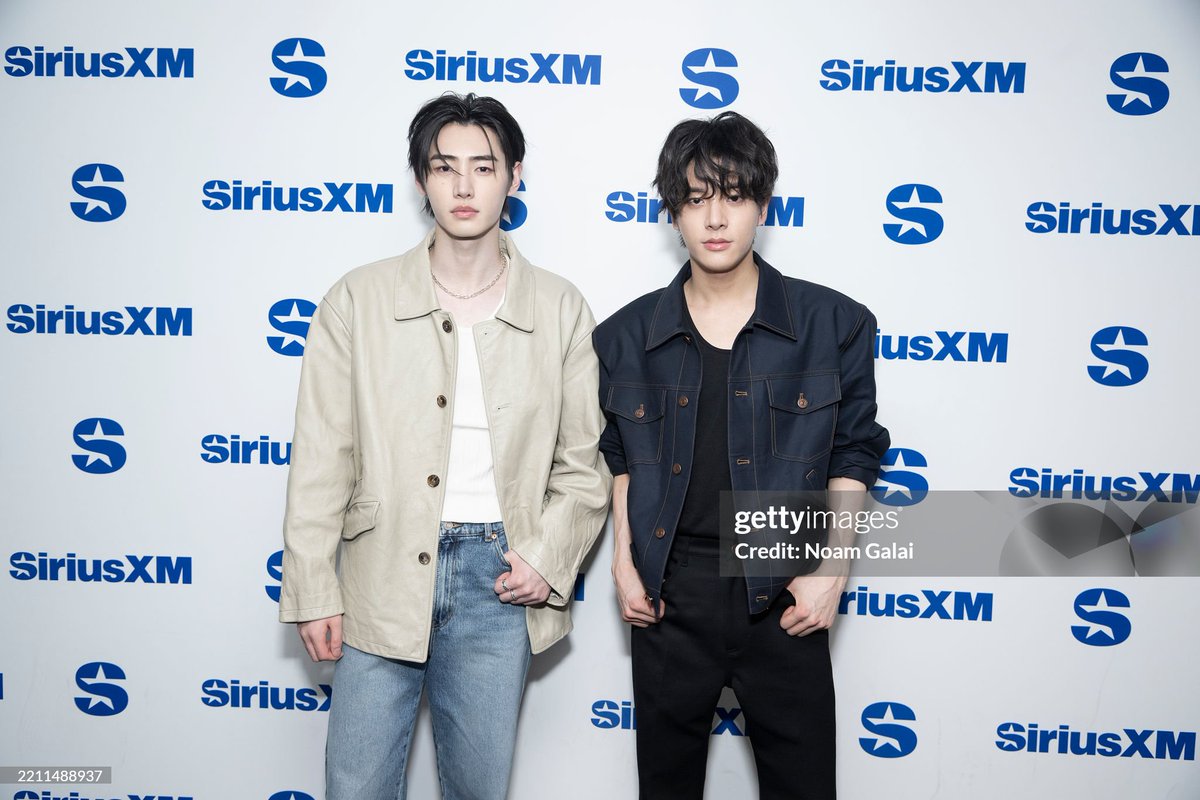 enhypenupdates's tweet image. [PHOTO] 250423

SUNGHOON and JAKE at the SiriusXM Studios | Media Photo (1)

@ENHYPEN_members @ENHYPEN #ENHYPEN #엔하이픈