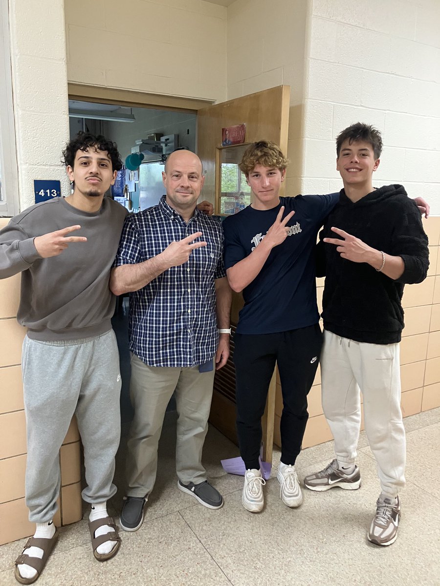 Here’s another Portrait of a Graduate Mentor Spotlight! Coach Baxter is a mentor to these three boys by showing them sportsmanship and how to be a good leader! They enjoy his class, and see him as one of their biggest role models. Thank you Mr. Baxter!
