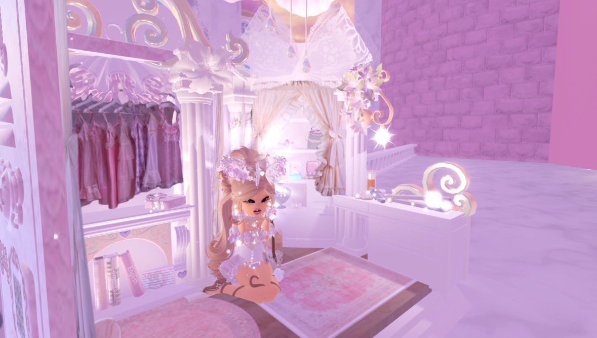 cup1dicds's tweet photo. My Royale high locker!

The half near the door I got inspo from someone on TikTok!
#royalehigh 

I need more tips to make it better!, https://t.co/2KT6yoeGnS