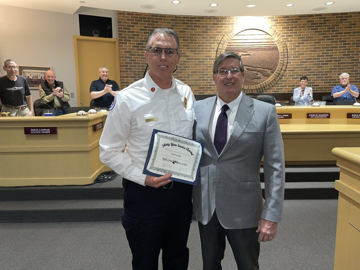 GIFireDept's tweet image. 🤯30 Years!🤯
The Grand Island City Council honored Battalion Chief Scott Kuehl for serving the city for the past three decades. Congrats on a heck of a career to this point Scott!
