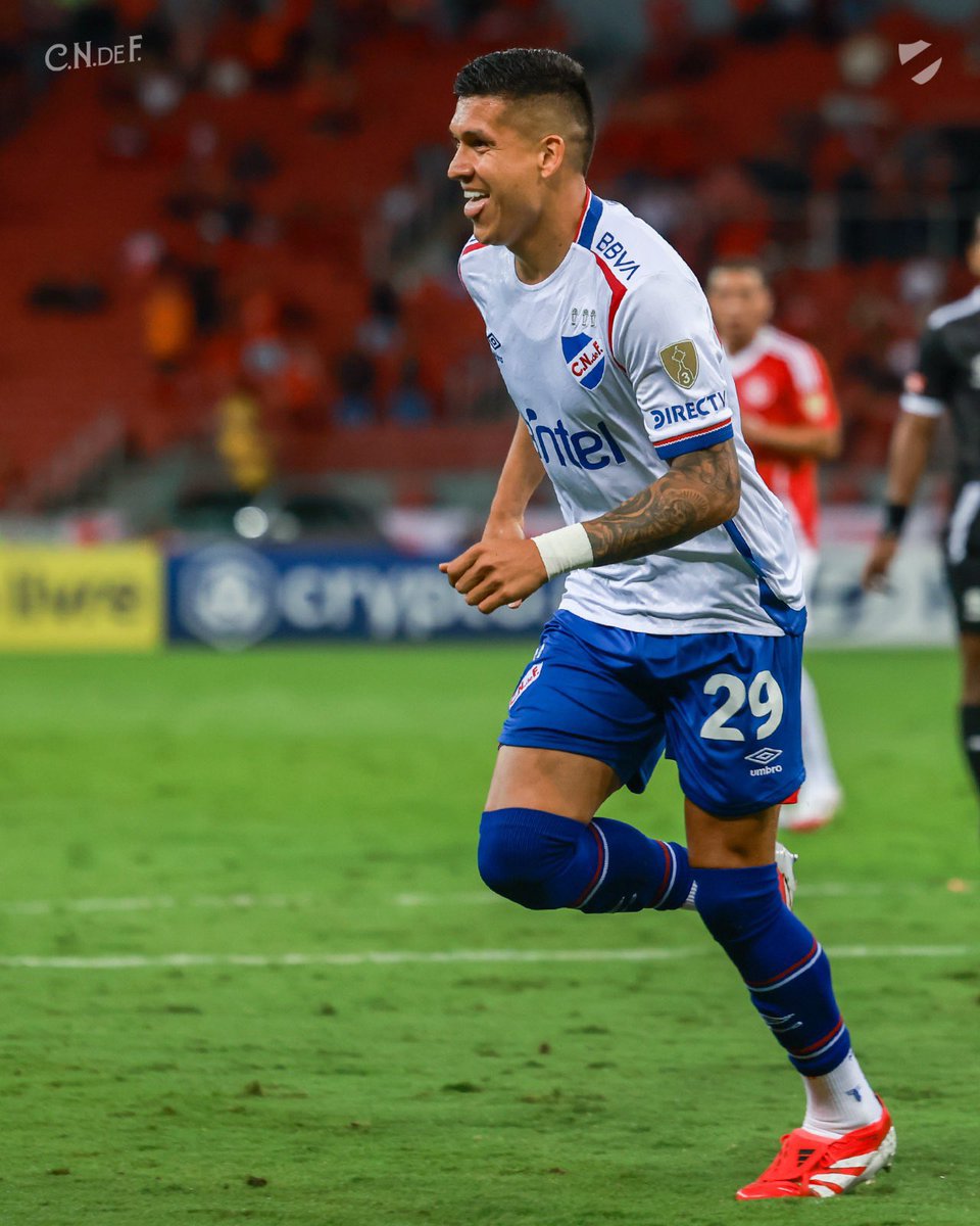 Nacional le gana 3-1 a Inter en Porto Alegre. Estamos viendo el mejor partido de la Copa Libertadores 2025. Impresionante juego, con mucha dinámica y técnicamente impecable. Villalba el mejor en un Nacional con puntos altísimos. Ancheta y Baez en sus mejores minutos del año.