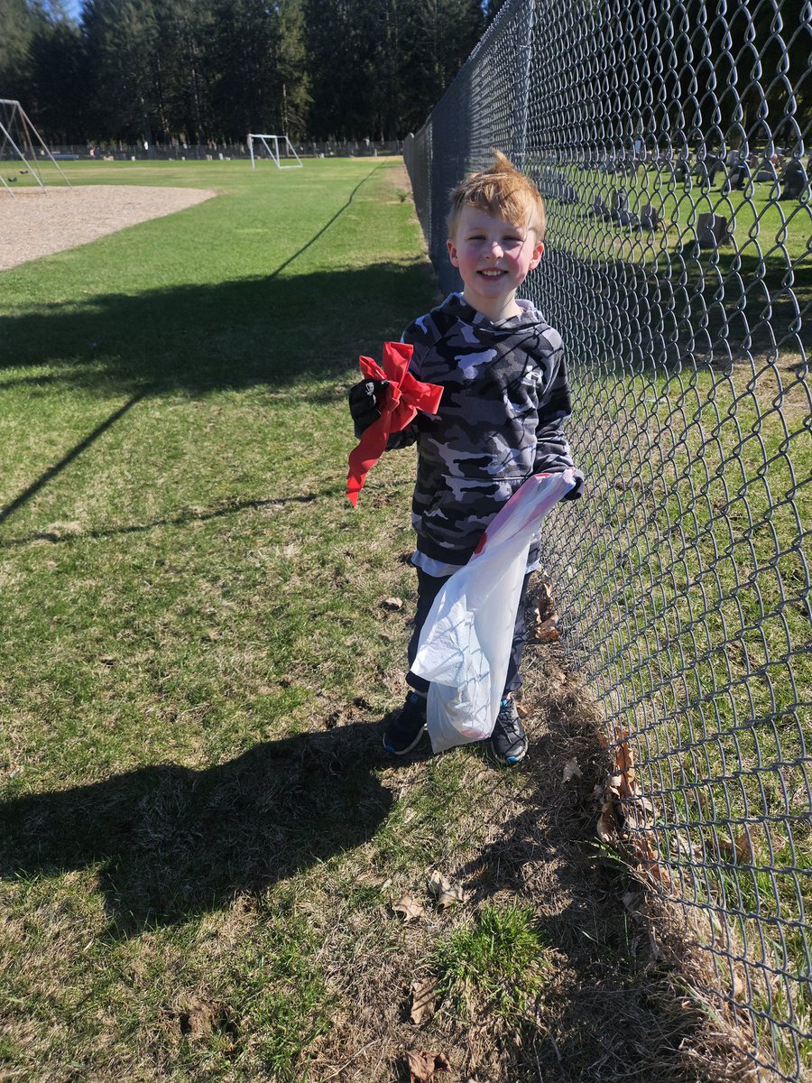 romecsd's tweet photo. Thank you Chase and Landon for continung your #EarthDay tradition of picking up litter at Stokes! ππ±#SettingaGoodExample https://t.co/9b2Qo5joeF