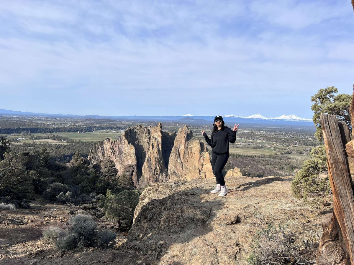 sHOrTIEEE94's tweet photo. #EarthDay 
#Nature
#BluePool
#SilverFalls
#SmithRock https://t.co/Yadnn4YRwE