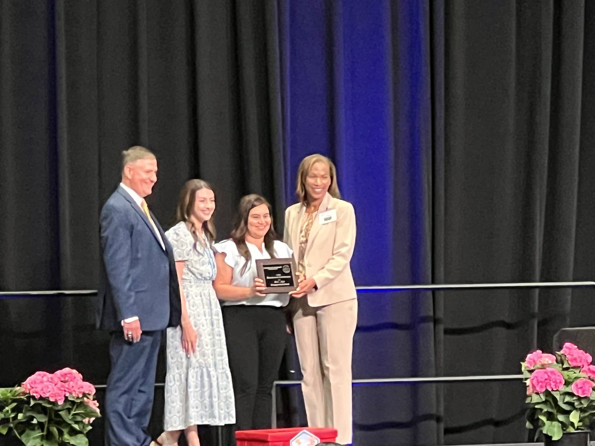 Waller Martin, Jr. Ed.D (@eeecenterprise) on Twitter photo Extremely grateful and honored to be recognized at State Federal Program’s Conference for our National School of Distinction Award. Great day to be a Brookwood Bear! <a href="/epriseschools/">Eprise Schools</a> <a href="/clasleaders/">CLAS</a> <a href="/NAESP/">National Assoc. of Elementary School Principals</a> <a href="/EnterpriseHighS/">Enterprise High Sports</a> <a href="/thomas_zel/">Zel Thomas</a> Extremely grateful and honored to be recognized at State Federal Program’s Conference for our National School of Distinction Award. Great day to be a Brookwood Bear! <a href="/epriseschools/">Eprise Schools</a> <a href="/clasleaders/">CLAS</a> <a href="/NAESP/">National Assoc. of Elementary School Principals</a> <a href="/EnterpriseHighS/">Enterprise High Sports</a> <a href="/thomas_zel/">Zel Thomas</a>