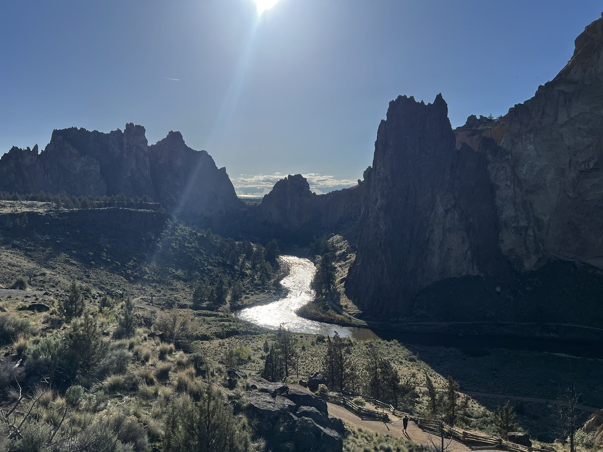 sharmanian's tweet photo. Haven’t been out to #SmithRock in way too long. The only bit of uphill running I managed was for the little video but it got me excited to get back into trail races again this season after a couple of road-focused years. Couldn’t have picked a better day - perfect weather and hardly anyone out there (was a good idea to avoid the weekend). Long day that kicked my arse, but so worth it! #SharmanUltraCoaching #embracetheSUC