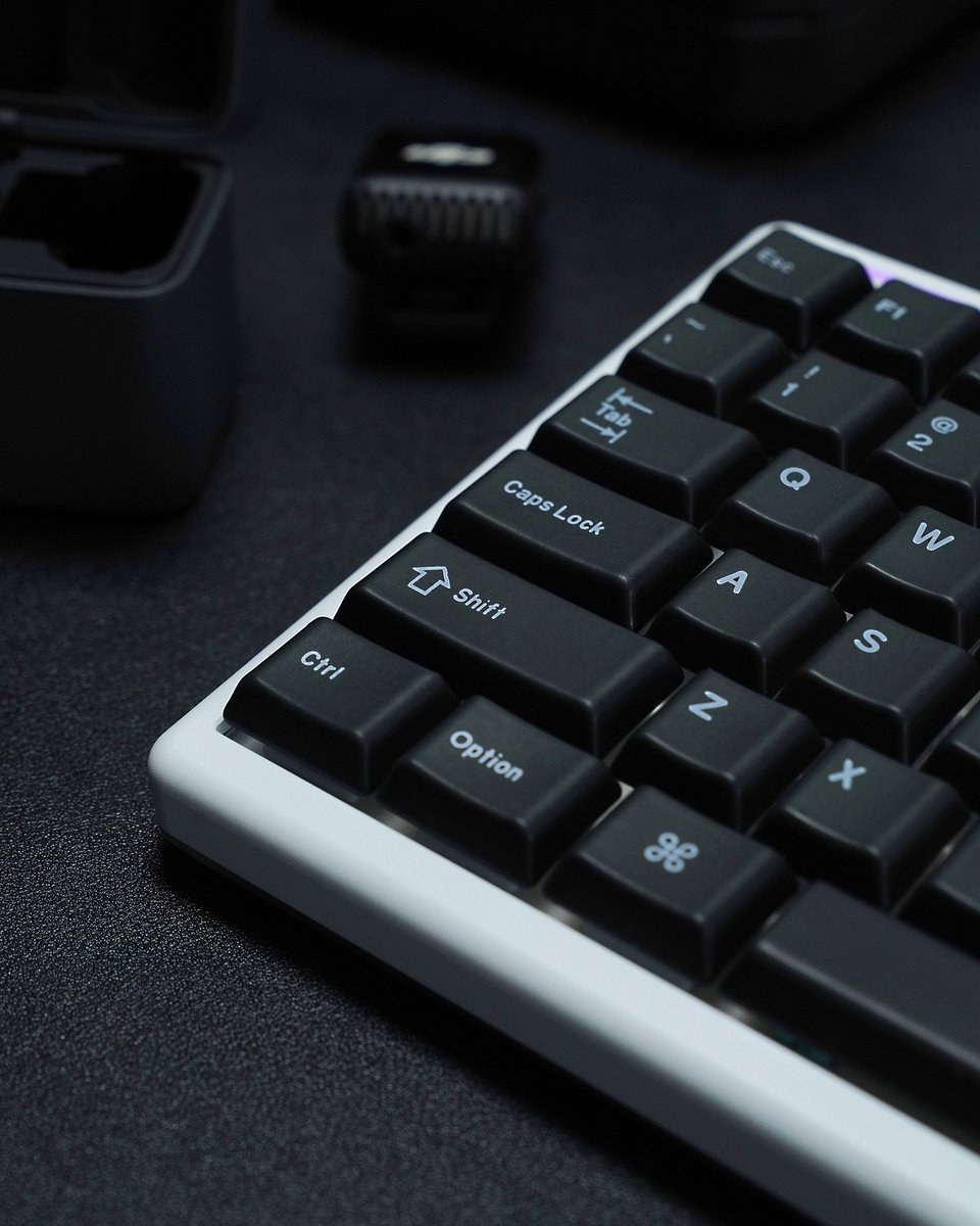 CerakeyOfficial's tweet photo. ZEN75 | Your New Touch Feel Obsession

▪️WoB - Matte Finish
The delicate matte glaze adds a subtle elegance and satiny smoothness, providing a luxurious tactile sensation that sets it apart from ordinary plastic. 😎

#cerakey #zen75 https://t.co/cIrdQDHRA8