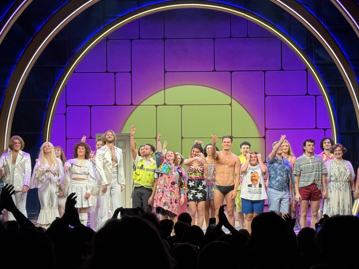 Last night I saw #murielswedding at <a href="/CurveLeicester/">Curve</a>. It was a great show. Go and see it if you can folks!