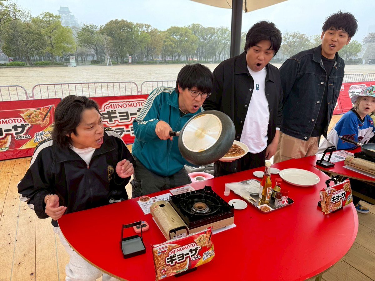 taniguthidesu's tweet photo. 大阪城公園で
 #AJINOMOTOギョーザ を焼きまひた！
期間限定イベントやってまふ！
皆んな来てくだはい！
餃子餃子餃子餃子餃子！

詳しくは⇒https://t.co/RAwiNikIuX
#PR #AJINOMOTOギョーザ https://t.co/RNtL4IL3z7