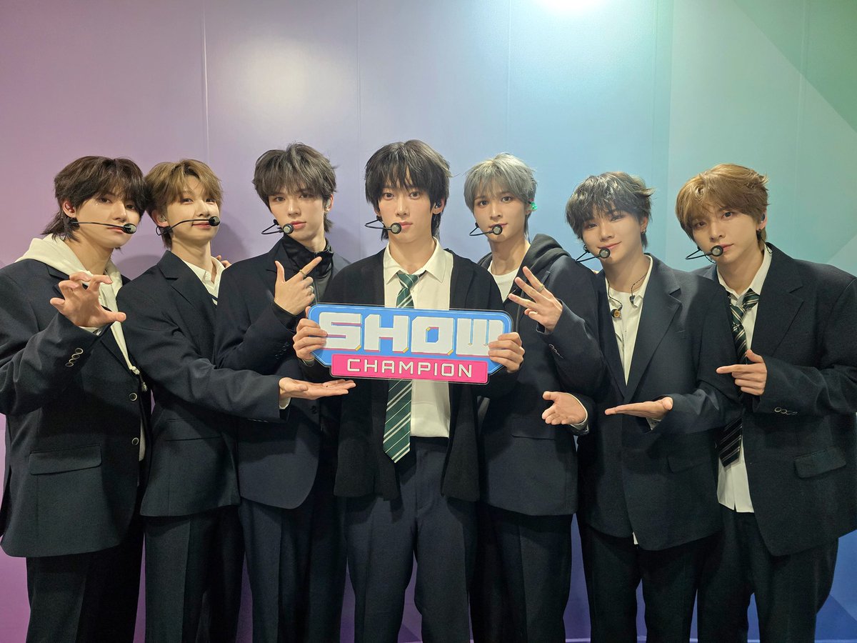 showchampion1's tweet image. #Knock_Knock 거기 누구 있어요 ?
“….앰퍼..”

신고받고 왔습니다. 뭐라고요 ?
“… 앰퍼샌드원 사랑해” 

앤디어한테 #Kick_Start 하더니 계속 크리티컬 킥만 날려 마음에 불을 지핀 #앰퍼샌드원 을 신고합니다.

#AMPERSANDONE 이 #쇼챔피언 에서 보여주는 두 곡 중에 뭐가 더 좋냐고 물어보지