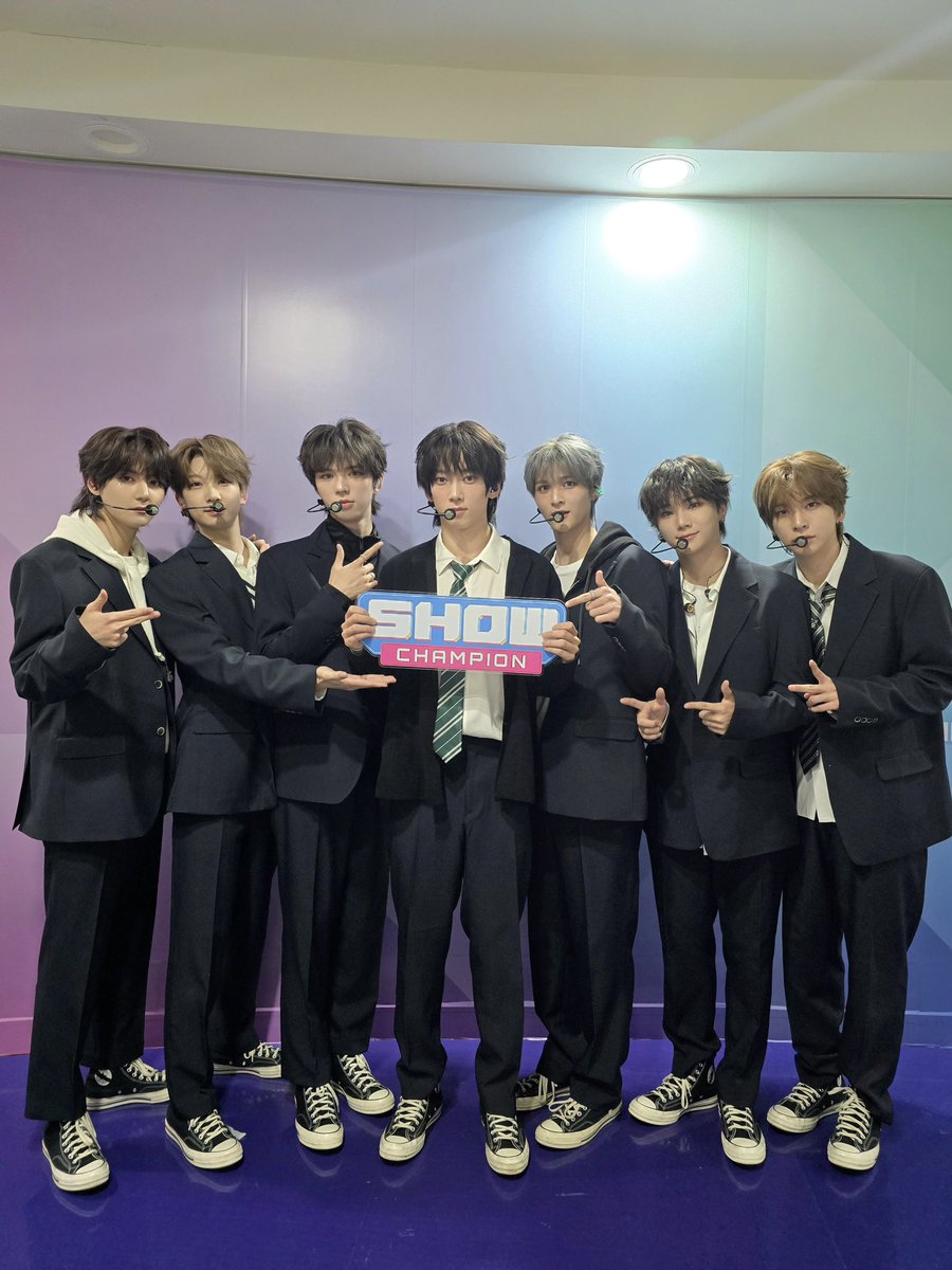 showchampion1's tweet image. #Knock_Knock 거기 누구 있어요 ?
“….앰퍼..”

신고받고 왔습니다. 뭐라고요 ?
“… 앰퍼샌드원 사랑해” 

앤디어한테 #Kick_Start 하더니 계속 크리티컬 킥만 날려 마음에 불을 지핀 #앰퍼샌드원 을 신고합니다.

#AMPERSANDONE 이 #쇼챔피언 에서 보여주는 두 곡 중에 뭐가 더 좋냐고 물어보지