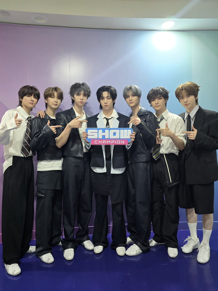 showchampion1's tweet image. #Knock_Knock 거기 누구 있어요 ?
“….앰퍼..”

신고받고 왔습니다. 뭐라고요 ?
“… 앰퍼샌드원 사랑해” 

앤디어한테 #Kick_Start 하더니 계속 크리티컬 킥만 날려 마음에 불을 지핀 #앰퍼샌드원 을 신고합니다.

#AMPERSANDONE 이 #쇼챔피언 에서 보여주는 두 곡 중에 뭐가 더 좋냐고 물어보지