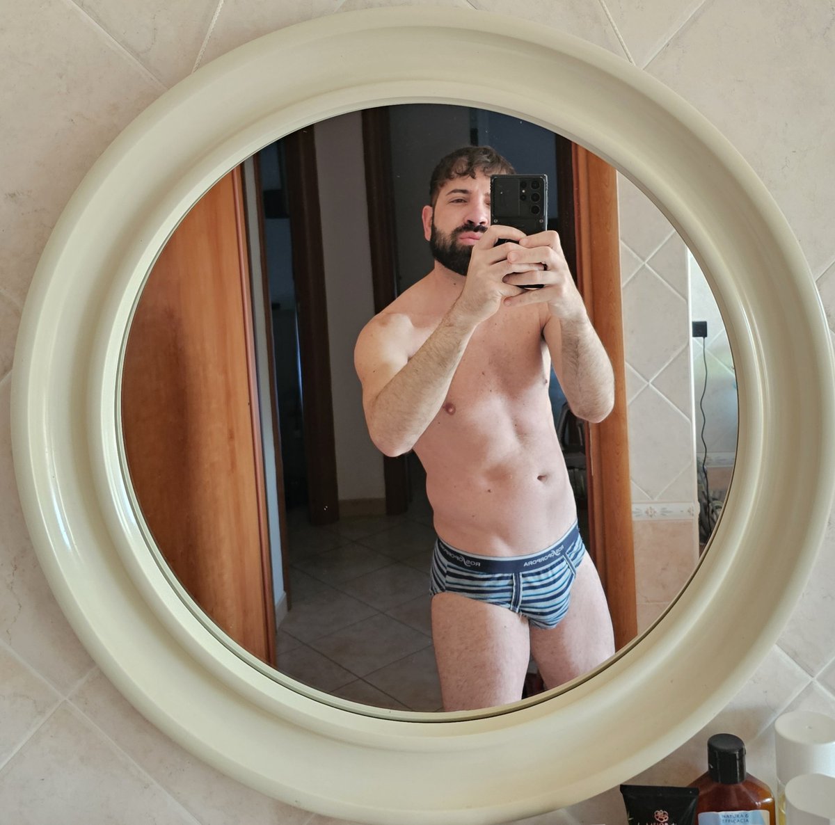 QTroppo's tweet photo. Per la prova costume andrà meglio l' anno prossimo😅 https://t.co/2IiKFKMJYf