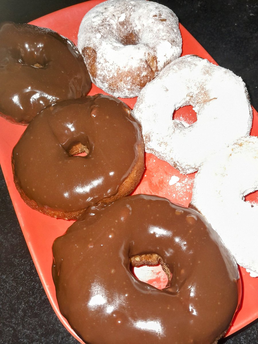dailybakin's tweet photo. met nyemill 🍩 https://t.co/YnlcZ8ulGO