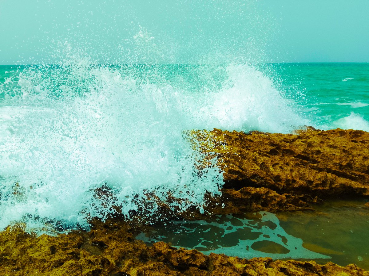 Gm ☀️
Happy Wednesday Friend's ❤️ 

Ocean's Roar "
10 Tezos 

objkt.com/tokens/KT1EmUR…