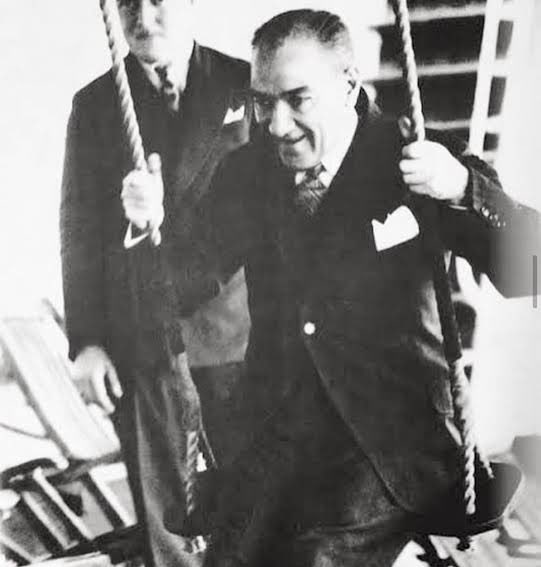 Atatürk'ün, egemenliğin kayıtsız şartsız millete ait olduğunu ilan ettiği bu anlamlı günde, Meclisimizin 105. yaşı, çocuklarımızın ve milletimizin #23Nisan Ulusal Egemenlik ve Çocuk Bayramı kutlu olsun.🇹🇷

Ulu önder Atatürk ve tüm kahramanlarımızı saygı ve özlemle anıyorum.🇹🇷
