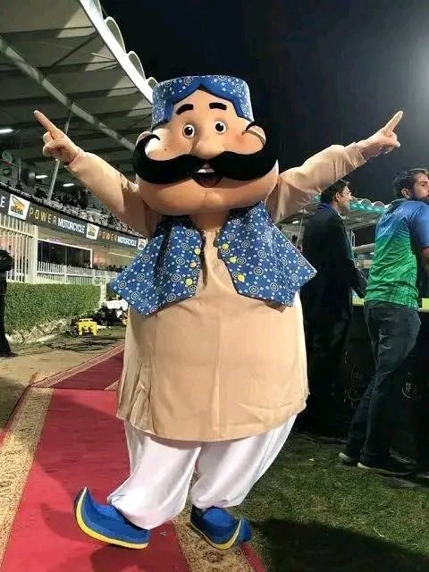 It’s 44°C in Multan… at night. While others rest, he’s out here in layers of costume, dancing for our joy, sweating beneath that smile.He deserves love and respect 💓