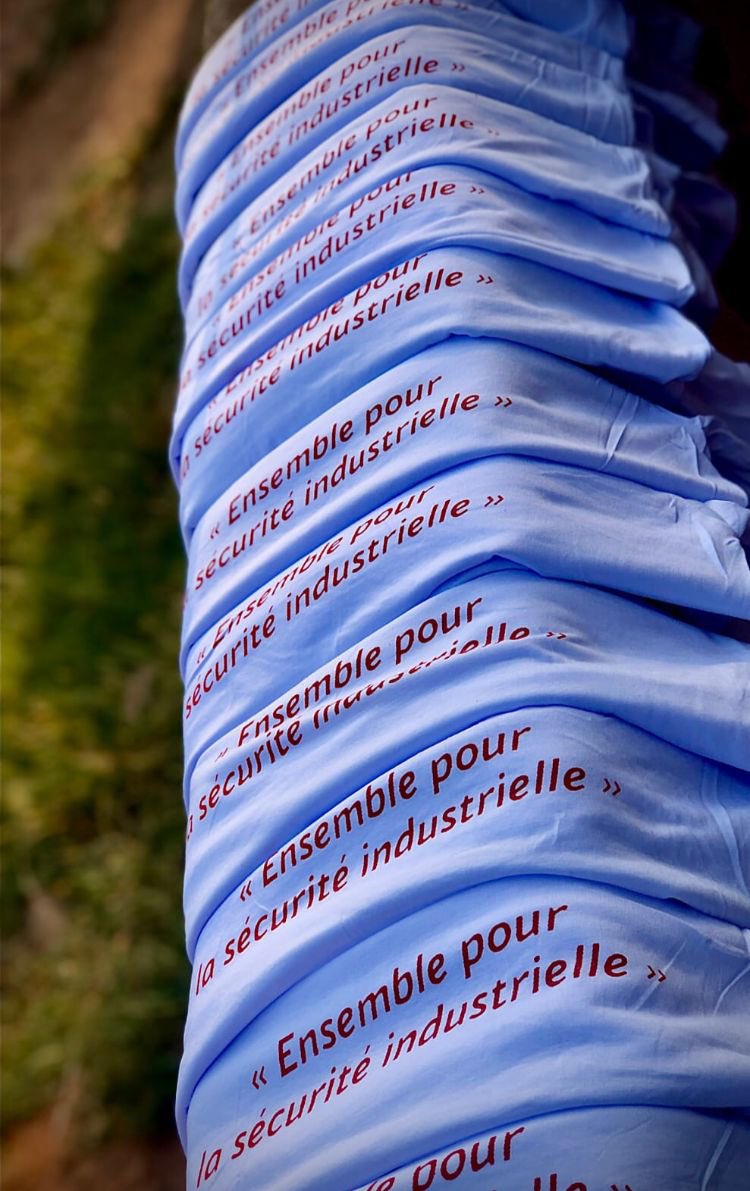 Célébrez la fête du travail avec style
Quoi de mieux que  de bons t-shirts pour vos entreprises ?
La beauté accordé avec la qualité juste pour votre plus grand plaisir
Nous vous proposons des t-shirts parfaits pour montrer votre esprit de travailler ainsi que le notre
A 2500fr.