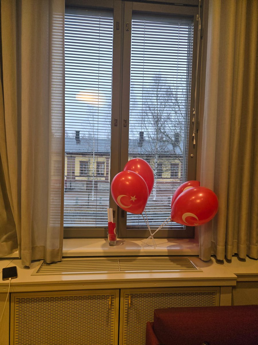 23 Nisan Ulusal Egemenlik ve Çocuk Bayramını da kutladığımız bugün Oulu'da vatandaşlarımıza gezici konsolosluk hizmetimizi sunmaya başladık! 🇹🇷