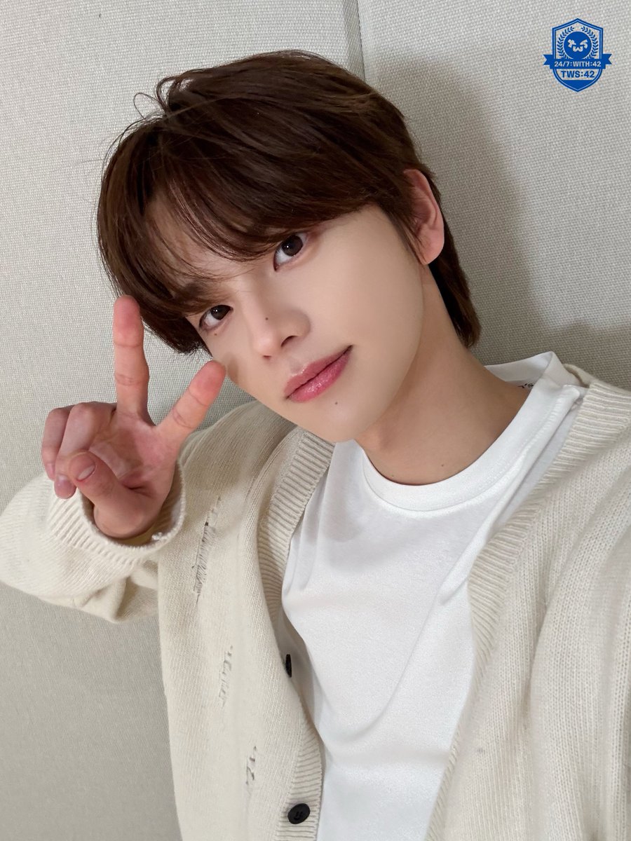 waveTWS's tweet image. 250423 위버스 미디어
[TWS:42] TWS with 42 : 3rd Mini Album 'TRY WITH US' 응원법🤳 #신유 ♡

#TWS #투어스 #247WithUs #SHINYU