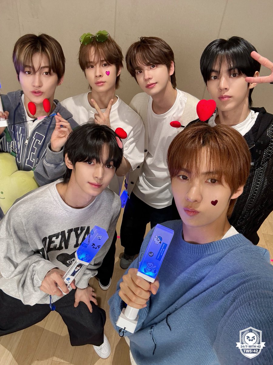 waveTWS's tweet image. 250423 위버스 미디어
[TWS:42] TWS with 42 : 3rd Mini Album 'TRY WITH US' 응원법🤳 #신유 ♡

#TWS #투어스 #247WithUs #SHINYU