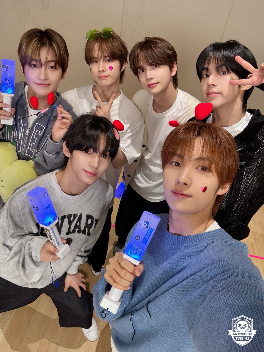 waveTWS's tweet image. 250423 위버스 미디어
[TWS:42] TWS with 42 : 3rd Mini Album 'TRY WITH US' 응원법🤳 #신유 ♡

#TWS #투어스 #247WithUs #SHINYU