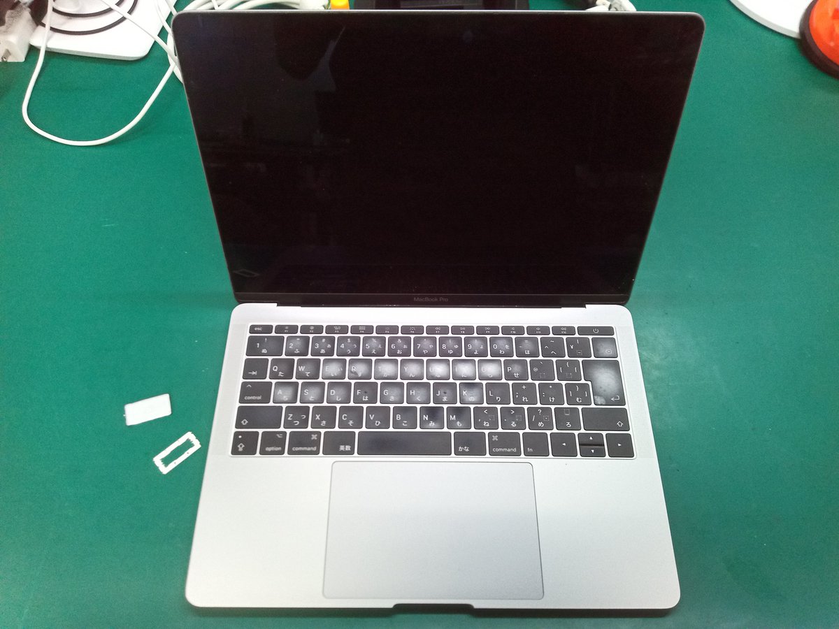 MaclabM's tweet image. 作業の一部になります。
MacBookPro13inch 2016 A1708 のShiftキーの修理になります。
キートップとクリップが破損しており、双方の交換となりました。
Macの不具合等の際は、ご相談くださいませ。
＃Mac修理 ＃MacRepair