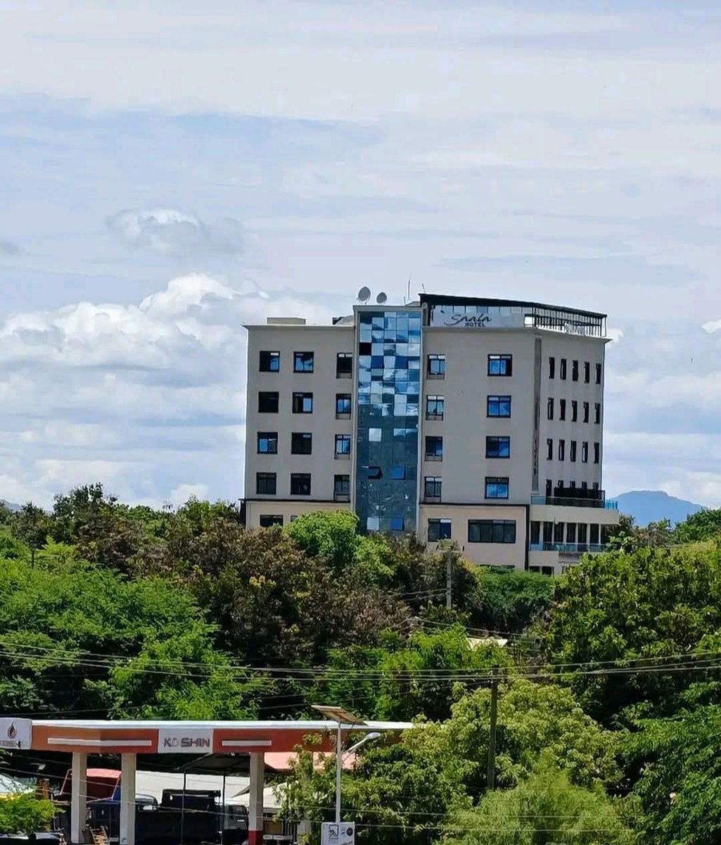 Happy_kulayo's tweet image. Beautiful is it 😍 ?  Rain breathes life into nature. Saala stands tall in a green environment.