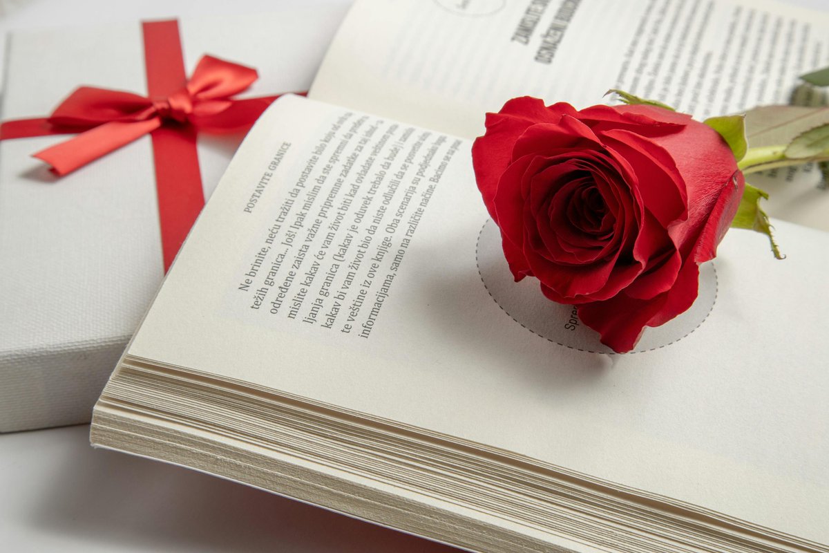 Un infant que llegeix, serà un adult que pensa!!!
Feliç Diada de Sant Jordi!!!!