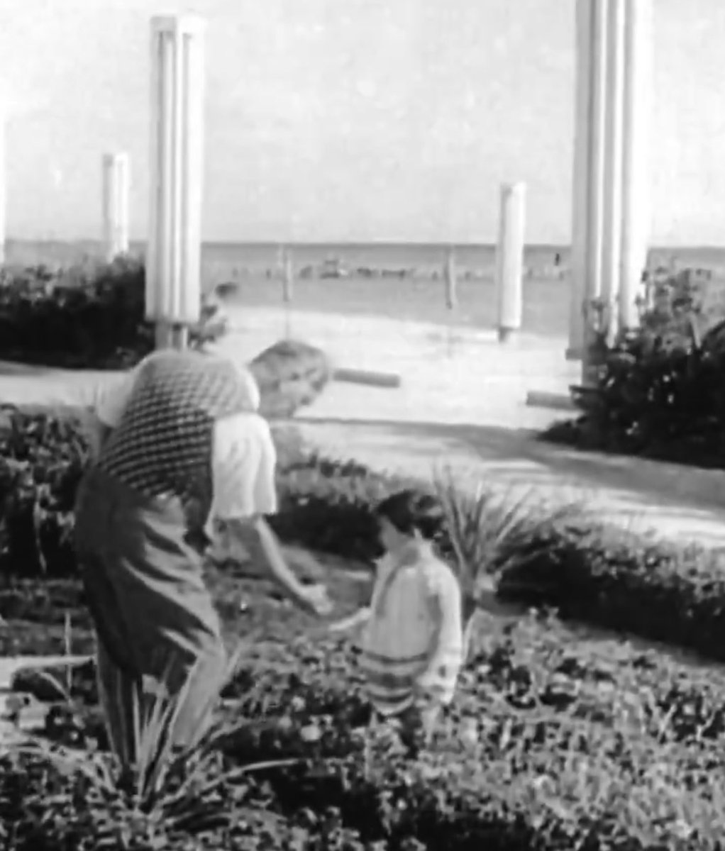 105 yıl önce sömürgecilik egemenken, 
bağımsızlık mücadelesinin yanına ulusun egemenliğini koyabilen ve bunu çocuklara armağan eden Mustafa Kemal Atatürk’e minnettarız.
Bize düşen çocuklarımıza;
eşit, özgür ve barış içinde yaşayacakları bir ülke bırakmak.
23 Nisan Ulusal