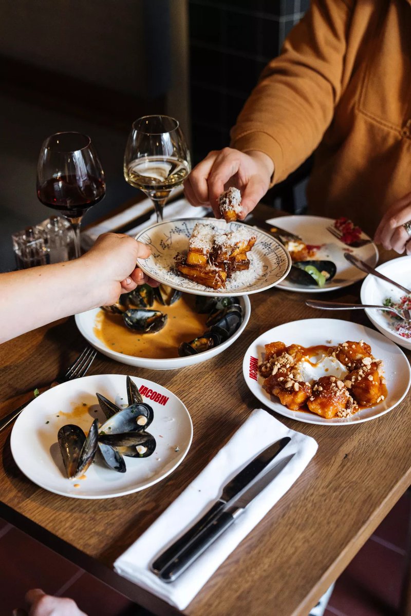 Only one year after opening, Jacobin has received the precious Bib Gourmand label, a quality label for restaurants that offer high-quality food at a reasonable price, from the Michelin Guide. Congratulations, well done! 👏

More info: visitbruges.be/en/eat-and-sle…

#flavouritebruges