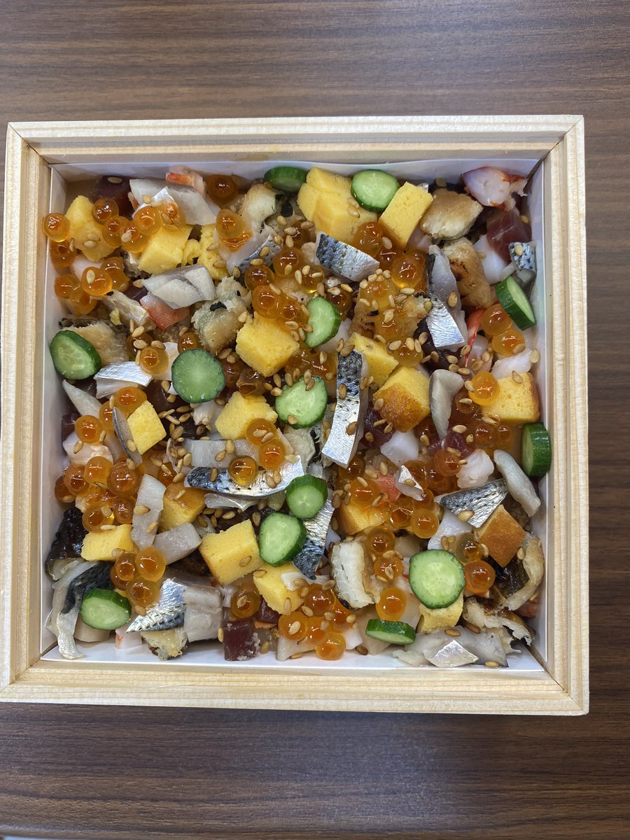 kawasakimayokun's tweet photo. マッチからで鮨 今福さんの美味しすぎるちらし寿司と太巻きを頂きました。
https://t.co/Hg9afZsM64
#近藤真彦
#鮨今福
#FCUPOK https://t.co/PGIeAACqIg