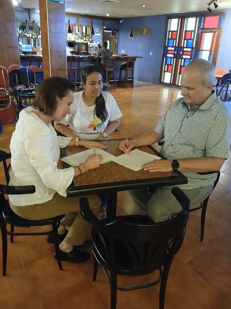 YBrosalRob74646's tweet image. La sede nacional de la #ACPDI 🇨🇺 y los Estudios Abdala firman convenio de colaboración que favorecerá a las personas en situación de discapacidad intelectual. Talleres e intercambios culturales fortalecerán el trabajo de la asociación. Juntos podemos lograr una 🇨🇺 mejor