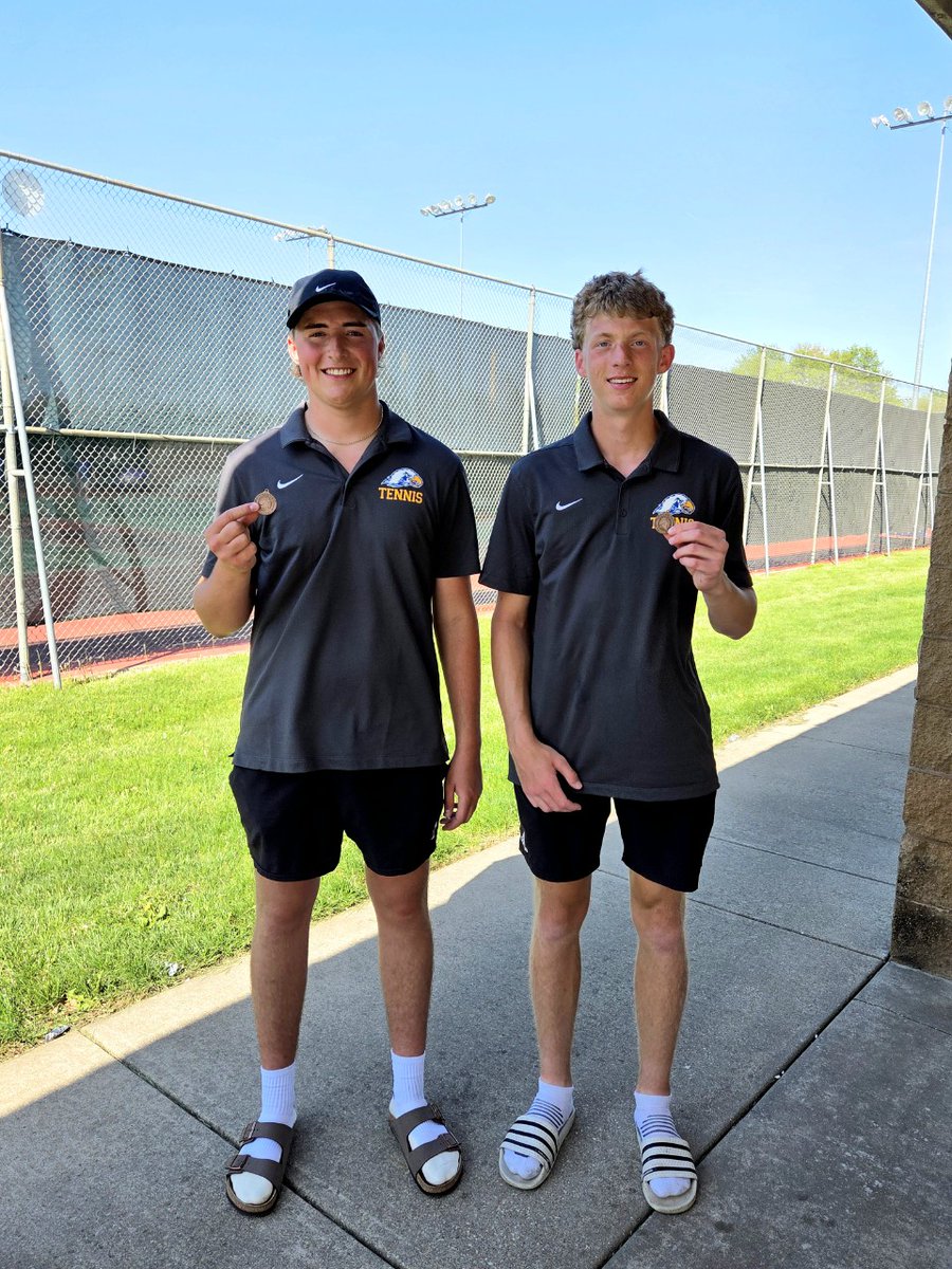 Olathe South Tennis (@oshstennis) on Twitter photo 3rd place as a team today at the Topeka West Invitational!! Nolan Fosha finished in 2nd place, Derek Traudt and Cooper Hodapp took 4th place. Nice job to everyone!! #GoFalcons <a href="/ADMillerOS/">AD Miller</a> <a href="/OlatheSouthHS/">Olathe South HS</a> <a href="/OS_BirdHouse/">OS Student Section</a> 3rd place as a team today at the Topeka West Invitational!! Nolan Fosha finished in 2nd place, Derek Traudt and Cooper Hodapp took 4th place. Nice job to everyone!! #GoFalcons <a href="/ADMillerOS/">AD Miller</a> <a href="/OlatheSouthHS/">Olathe South HS</a> <a href="/OS_BirdHouse/">OS Student Section</a>