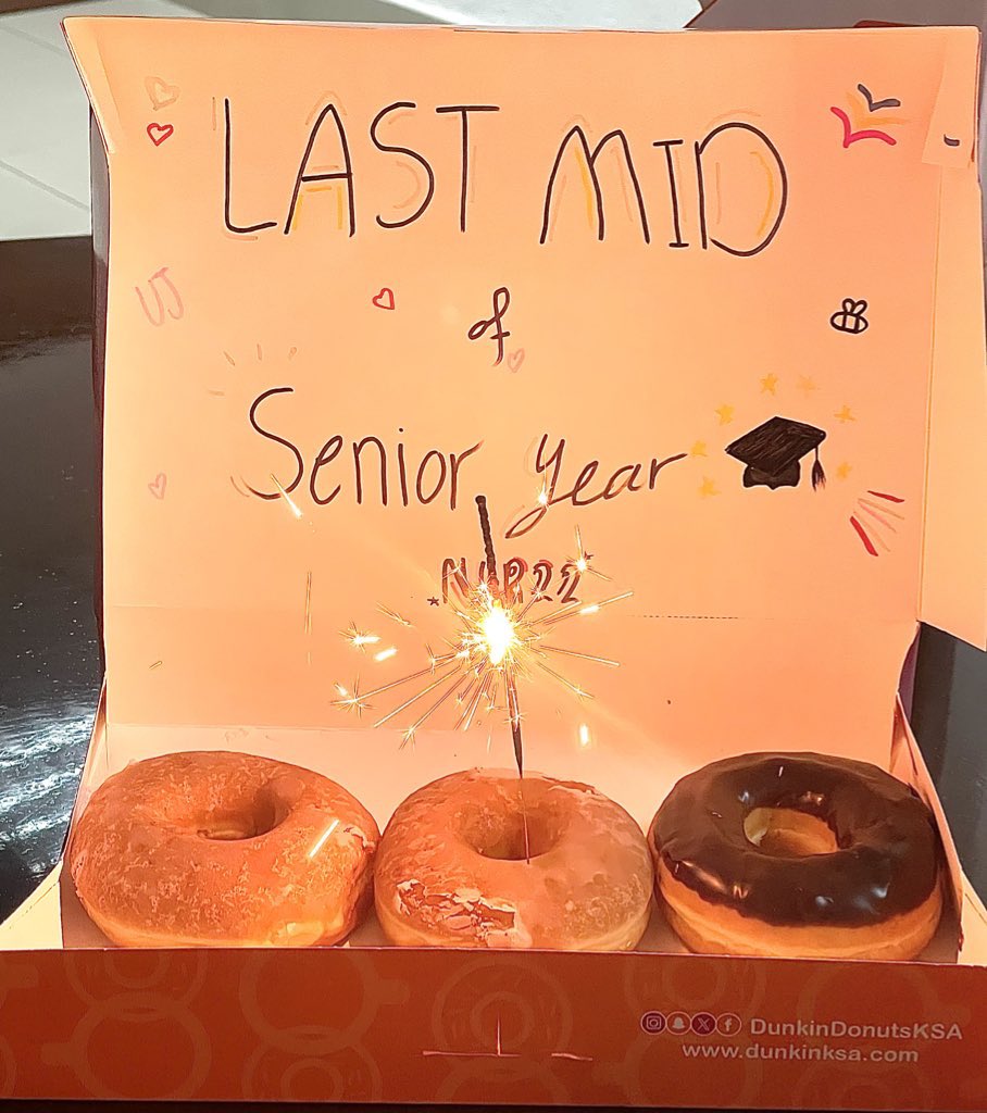 ririgirl__'s tweet photo. Finally no more midterms 🥳 https://t.co/NUdv4BOVDO