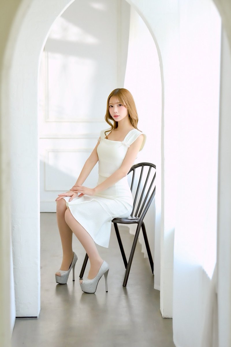 ranserene_dress's tweet photo. New Arrival🫖🕊️

女性らしさが際立つ、ホワイトの上品セットアップドレスが登場♡
肌なじみの良いワッフル素材で、柔らかな印象とほどよい立体感を演出。

▼RANS web store▼ 
https://t.co/ij8yJSQPo9 https://t.co/EZQzgxUYFu