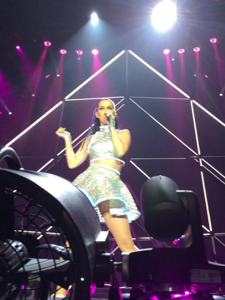 a primeira foto da prismatic a timeline foi à loucura, you just had to be here!!!!