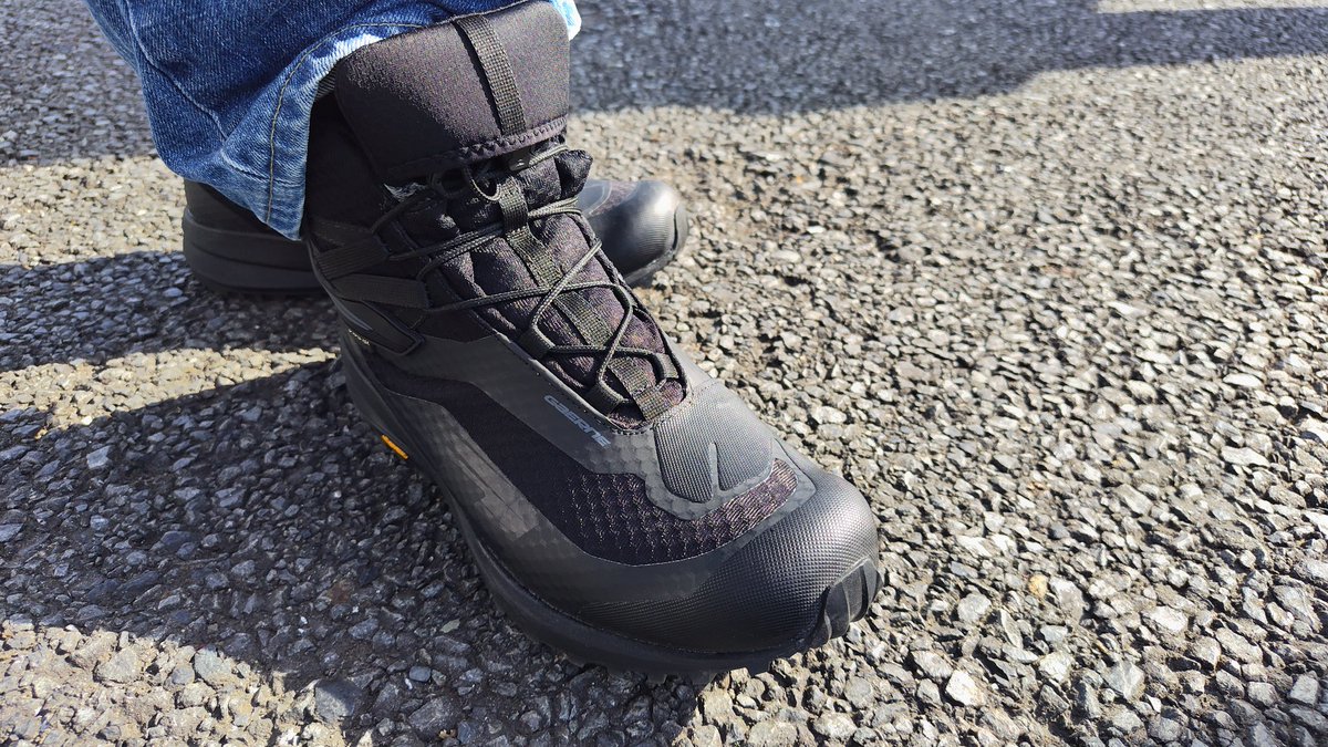 MetalUmeKichi's tweet photo. ガエルネのＧゼノン良い🎵
軽量でGORE-TEXにVibramsoleが購入の決めて❗️
バイクを降りても歩きやすいです。雨の中はまだ未経験。
価格はそれなりにするから度胸がいりましたね。
返品無料キャンペーンで複数のサイズを試して購入できるのも決めて❗️

#ジャペックス
#Vibramソール
#Ｇゼノン
#ガエルネ https://t.co/q90XImA9tW