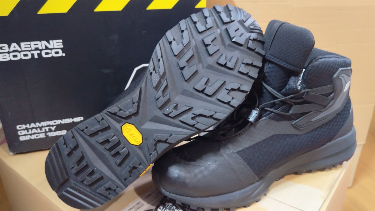 MetalUmeKichi's tweet photo. ガエルネのＧゼノン良い🎵
軽量でGORE-TEXにVibramsoleが購入の決めて❗️
バイクを降りても歩きやすいです。雨の中はまだ未経験。
価格はそれなりにするから度胸がいりましたね。
返品無料キャンペーンで複数のサイズを試して購入できるのも決めて❗️

#ジャペックス
#Vibramソール
#Ｇゼノン
#ガエルネ https://t.co/q90XImA9tW
